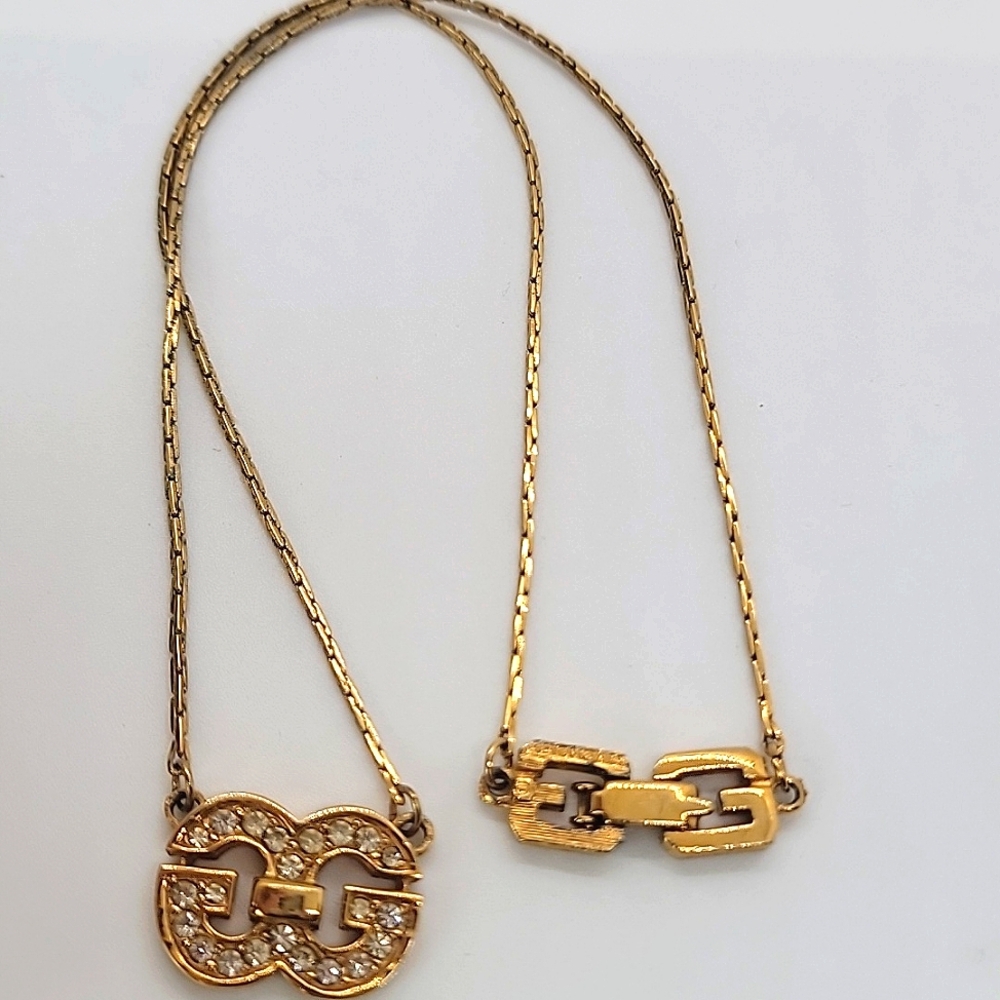 GIVENCHY NECKLACE